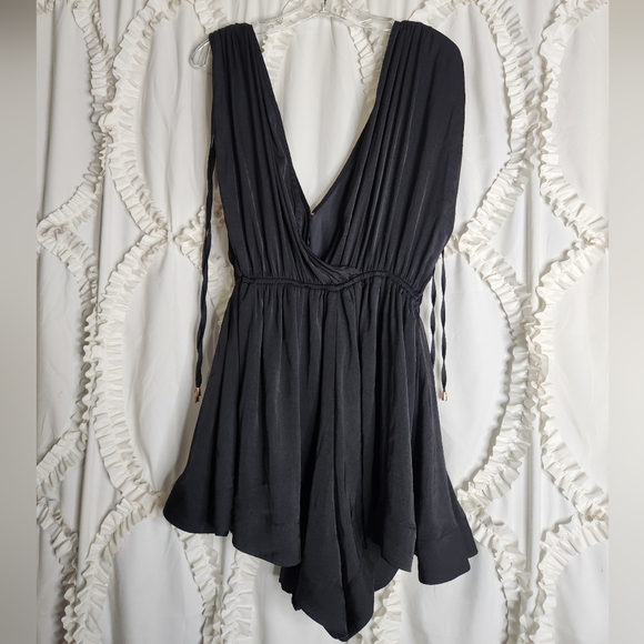 Free People Black Bea Tassel Sleeveless Romper Shiny Sz Medium Open Back - Picture 6 of 9